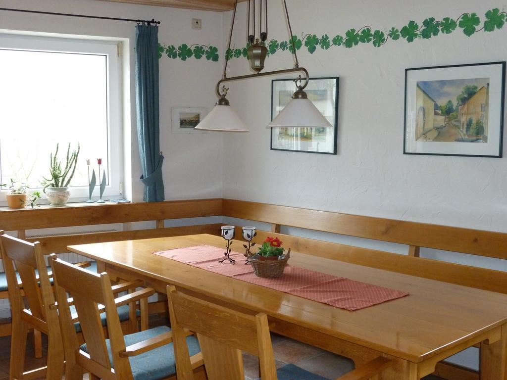 Weingut-Brennerei-Gaestehaus Emil Dauns Reil Habitación foto